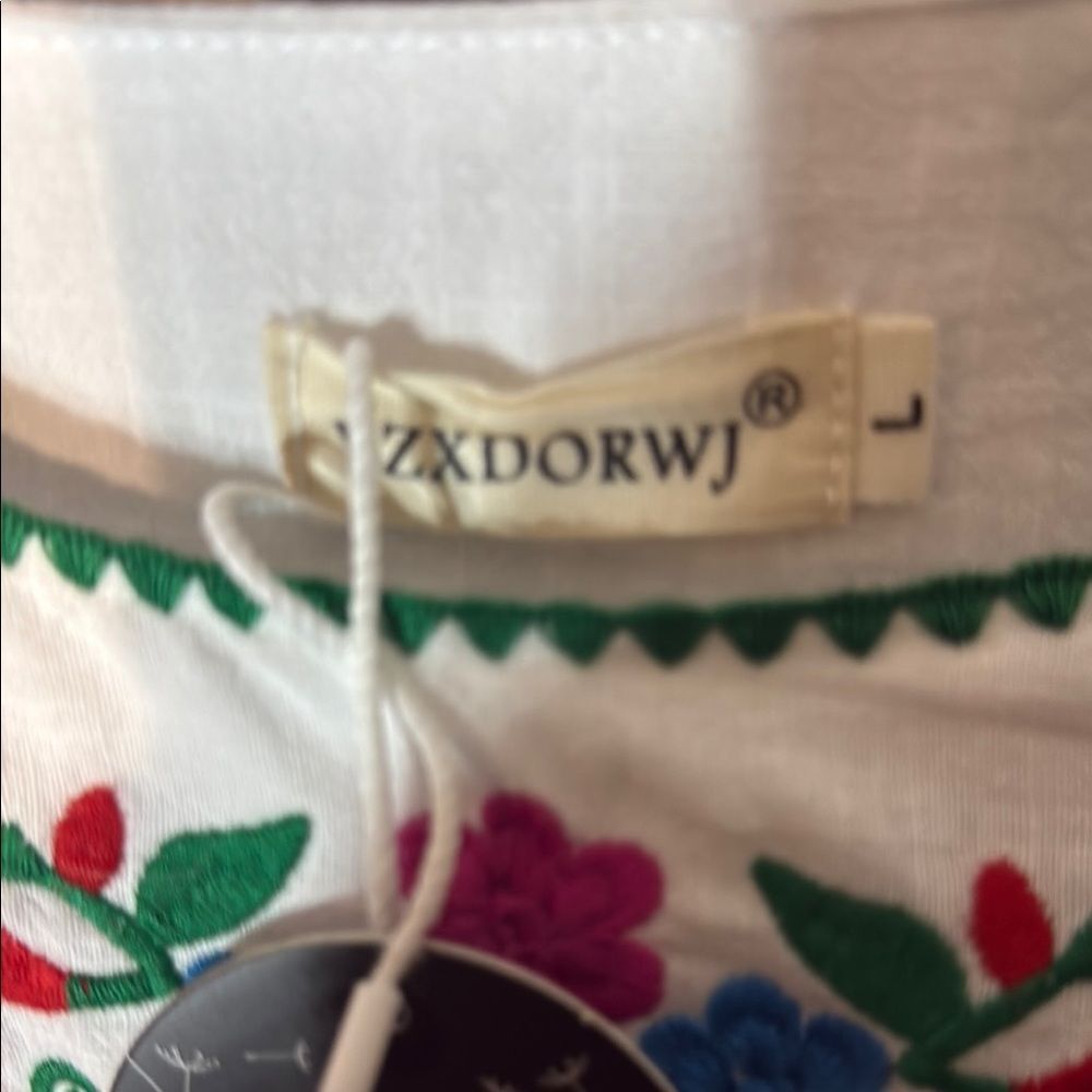 White Relaxed Embroidered Blouse - Picture 4 of 10